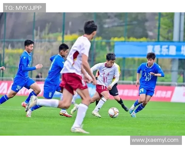 足球明星团队携手奋战成功晋级展现团结与实力的精彩瞬间